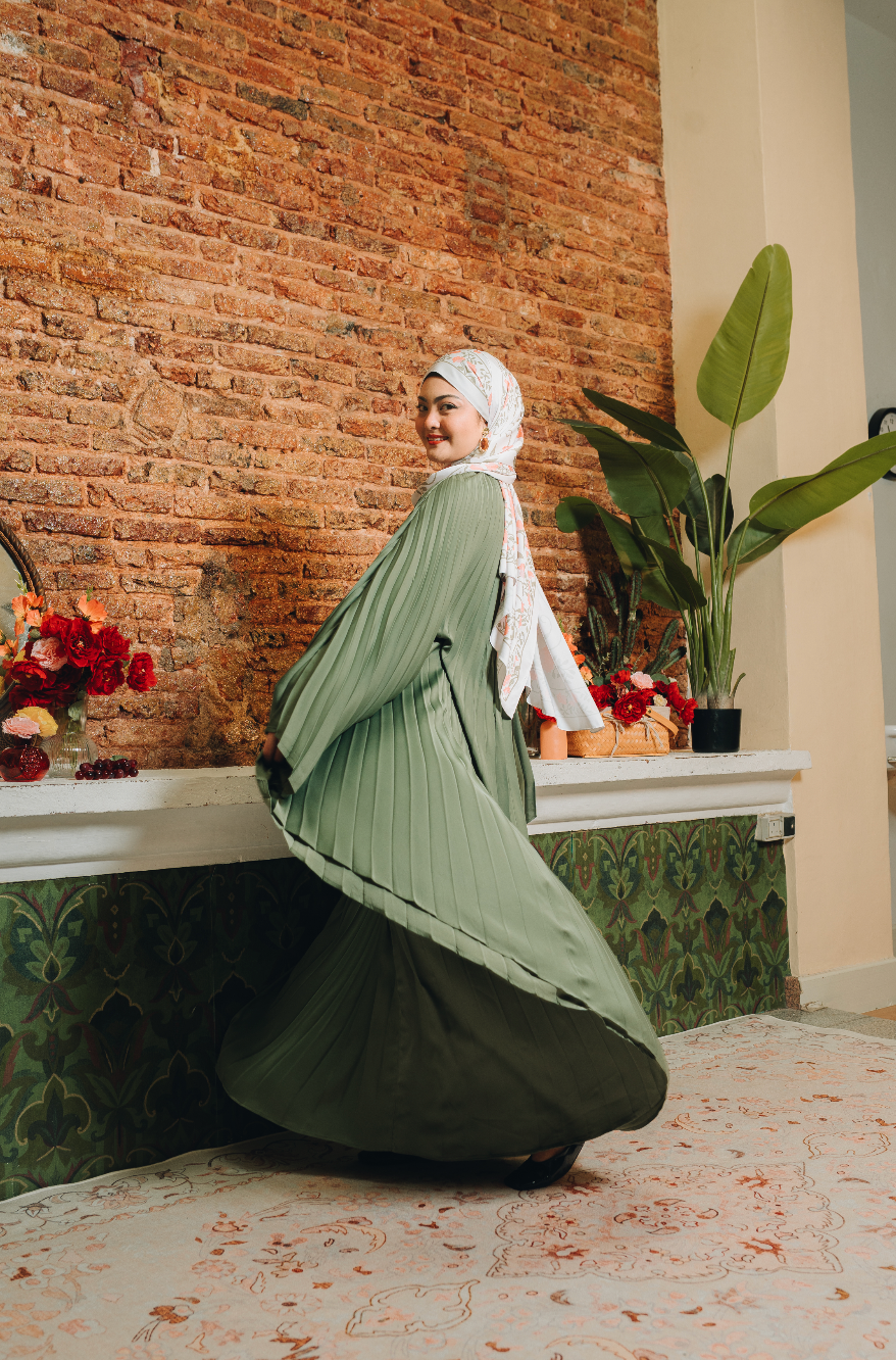 Valencia Pleated Kaftan in Deep Sage