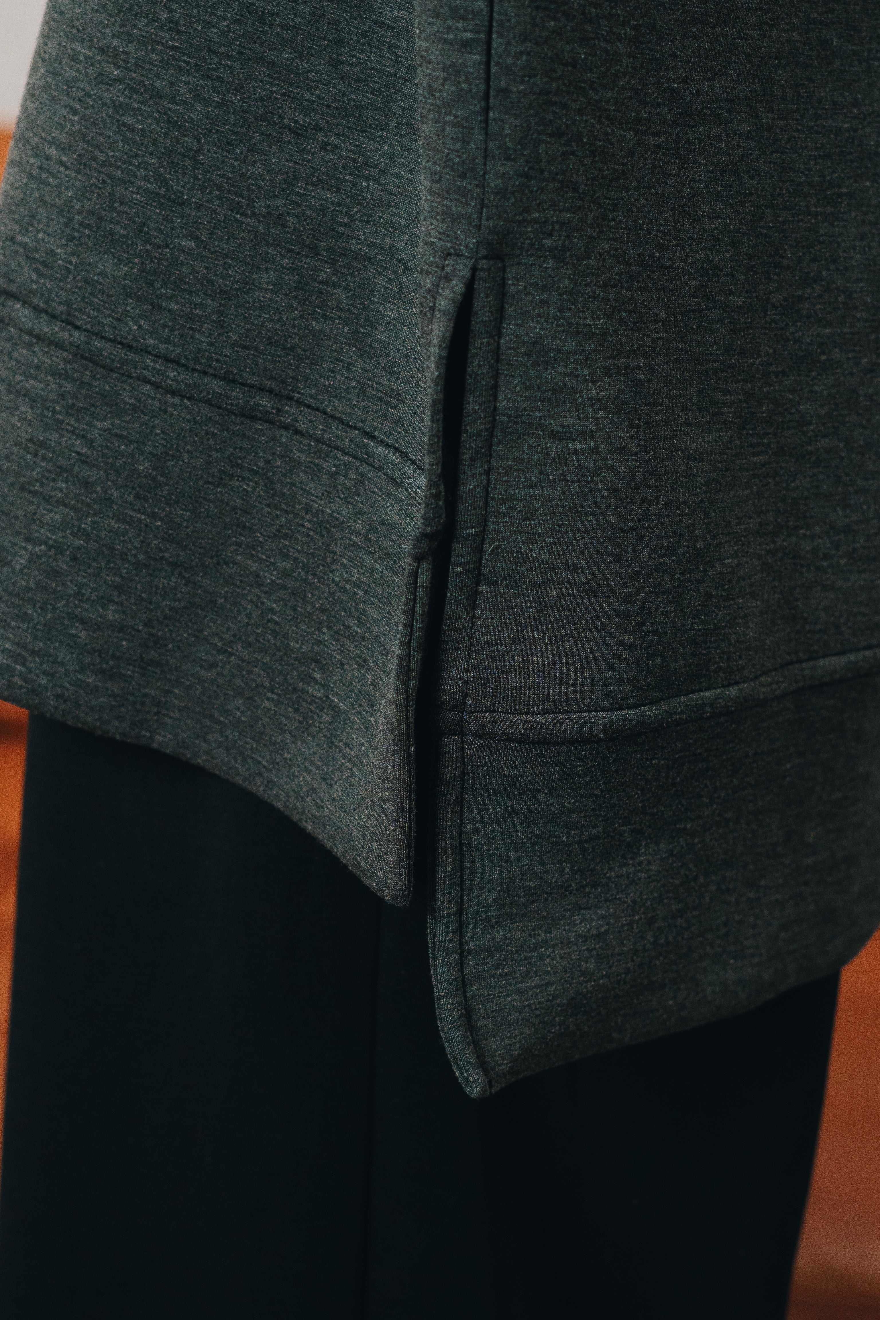 Modal Habibti Sweater in Dark Grey : Calico & Friends Edition