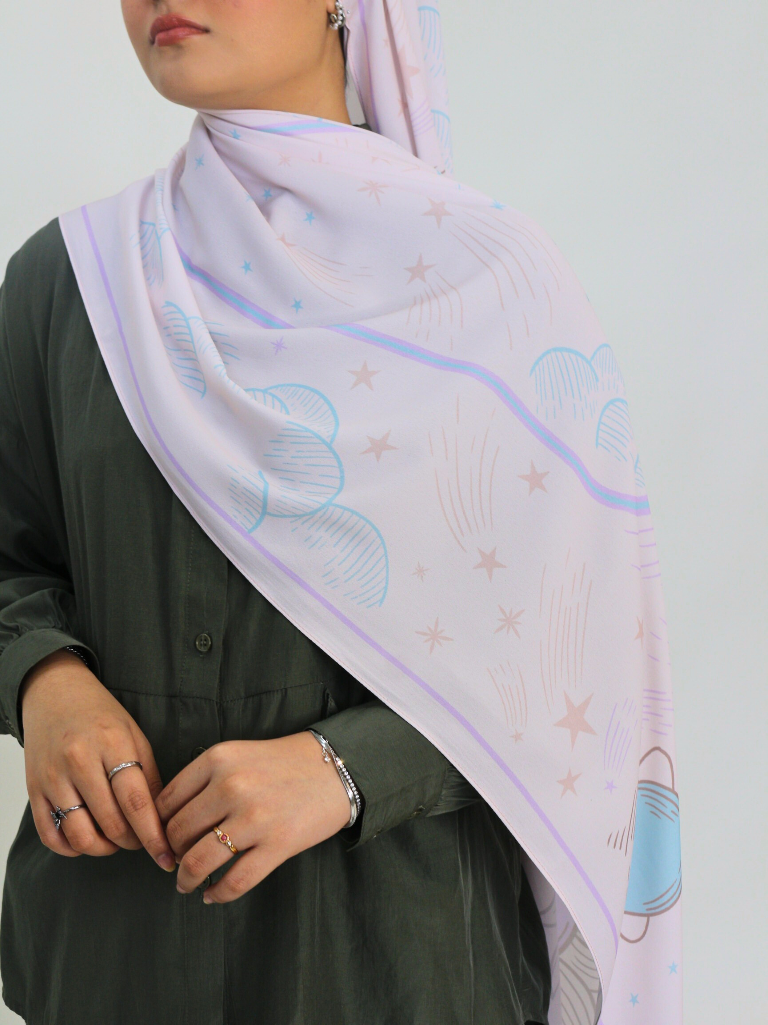 Lyra in Shawl