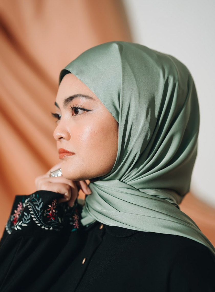 Noor Luxe Satin Shawl